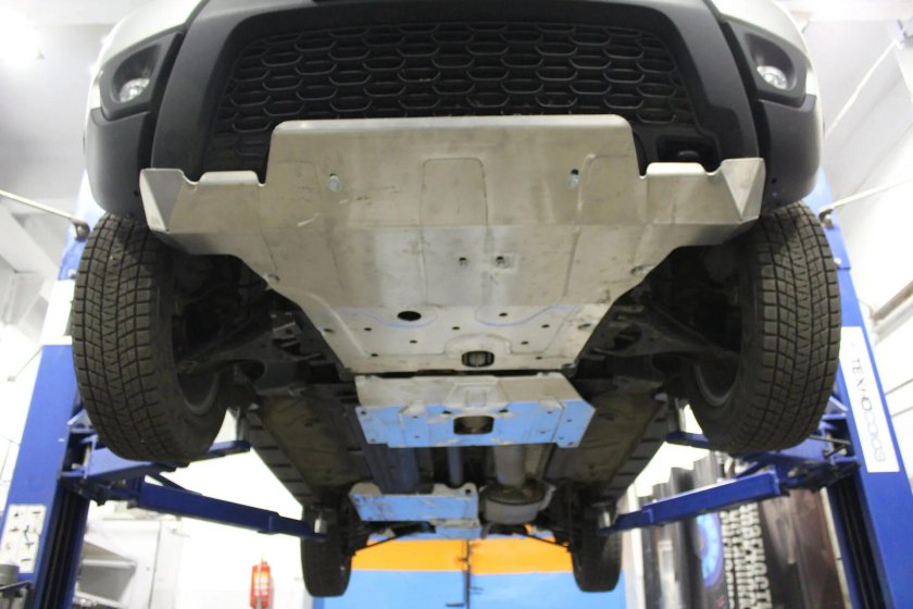 Дастер вид снизу