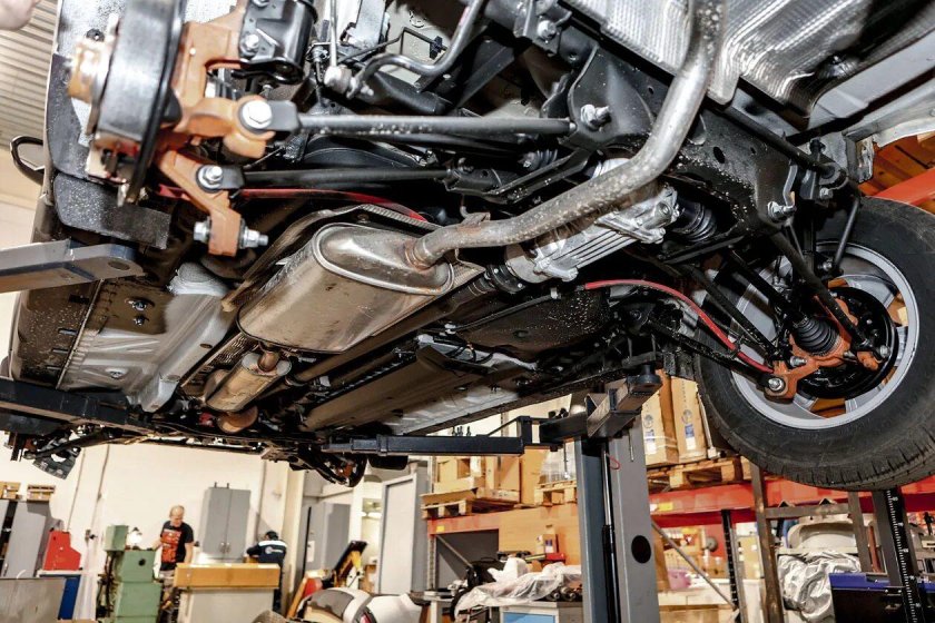 Дастер вид снизу