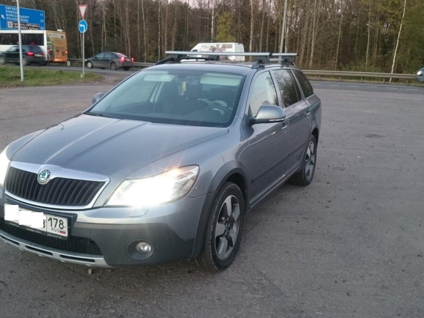 Октавия универсал черная