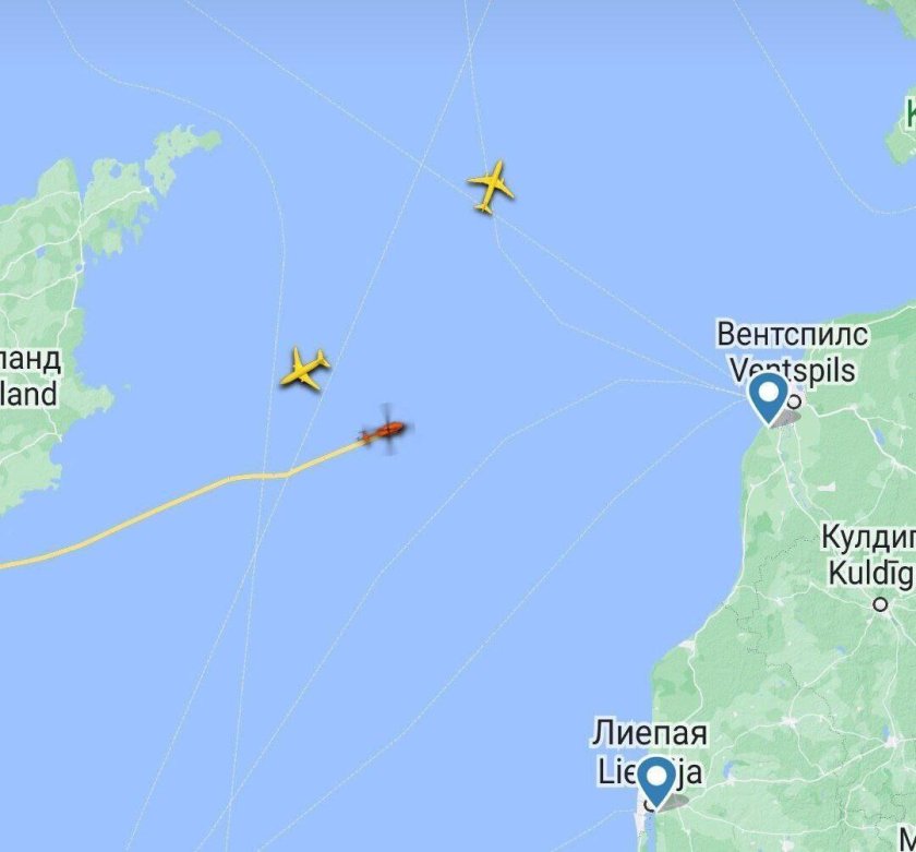 Самолет море