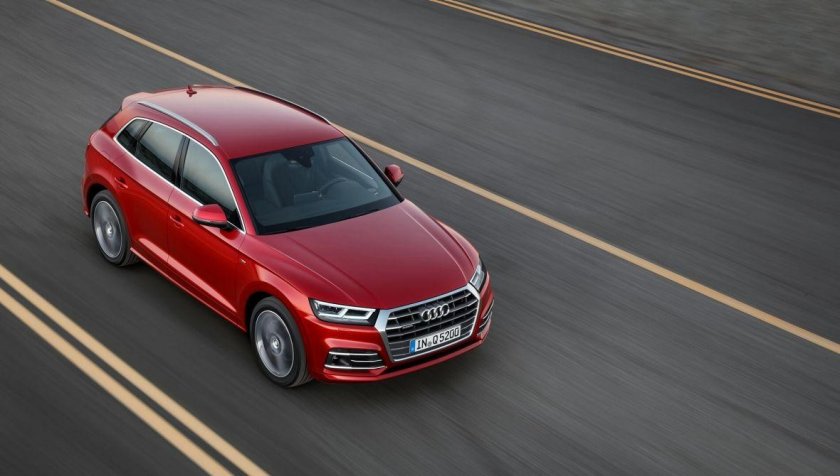 Audi q5 красная