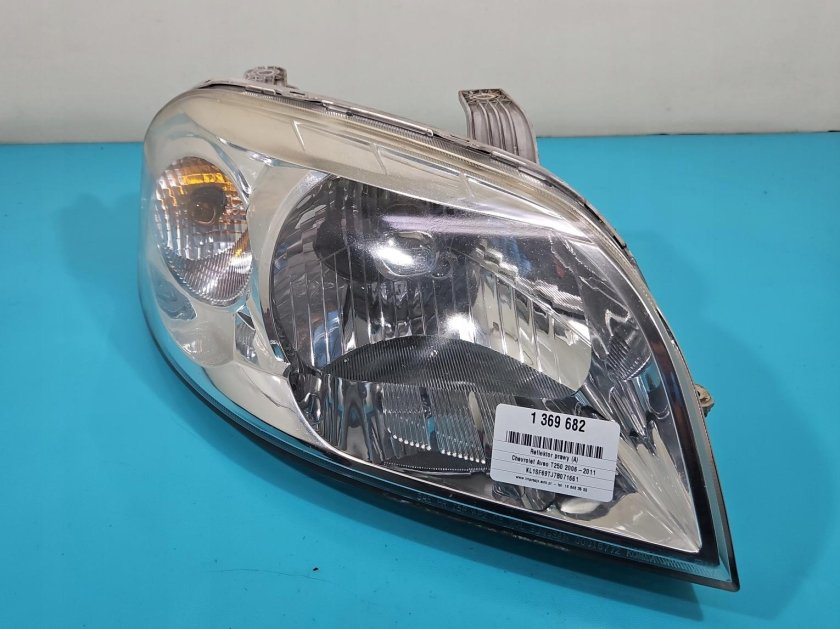 Фара правый