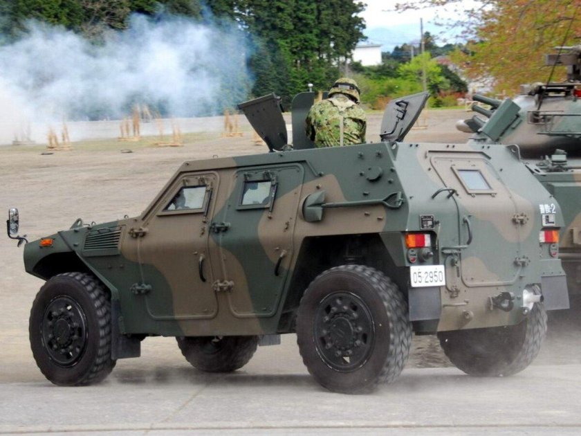 Броневик Komatsu Lav
