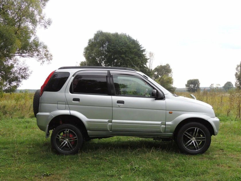 Дайхатсу Териос серебристый 1997