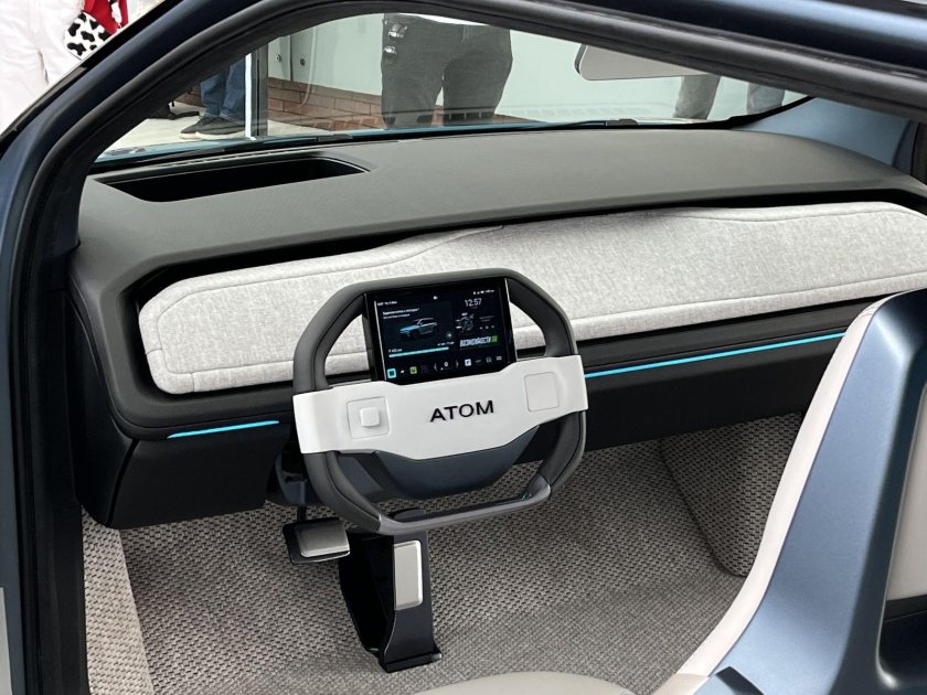 Электроавтомобиль атом