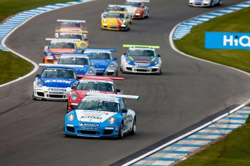 Кольцевые гонки машины