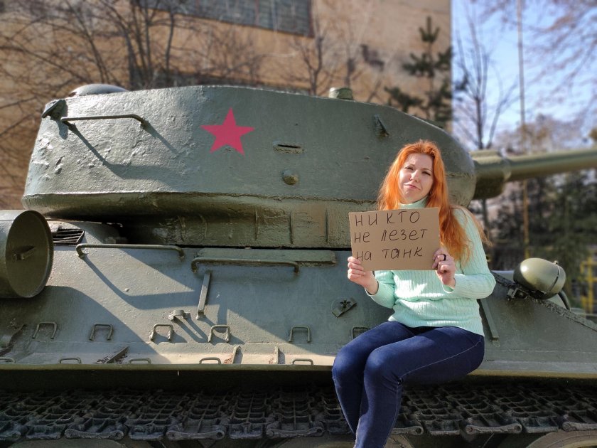 Девочка на танке