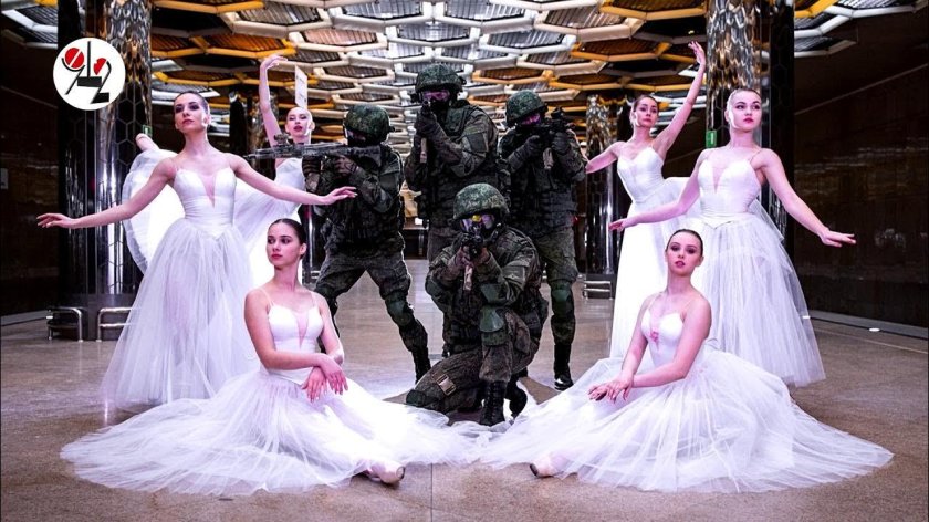 Балерина и военный