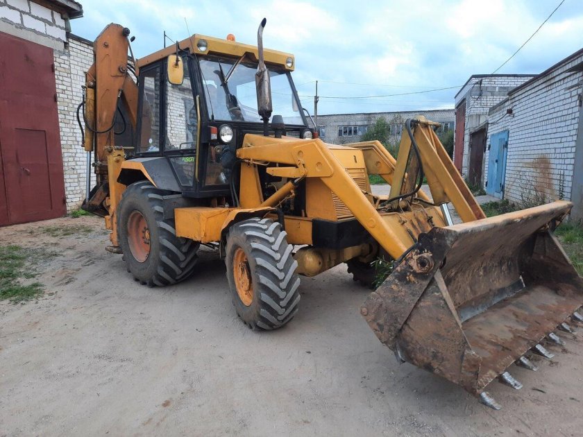 Экскаватор-погрузчик амкодор 702ем-03