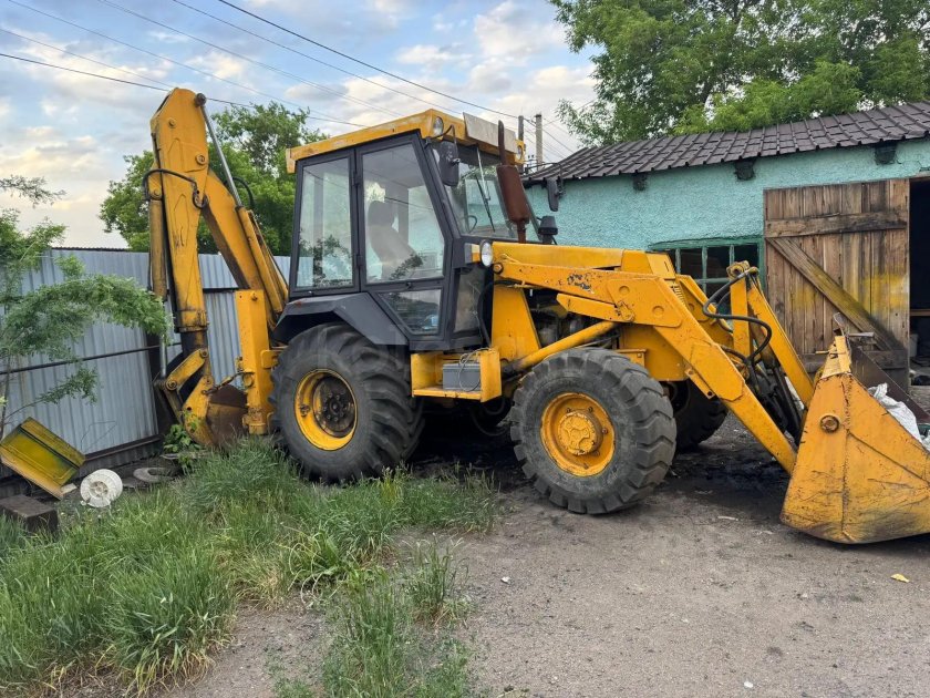 Эксковатор погрузчик