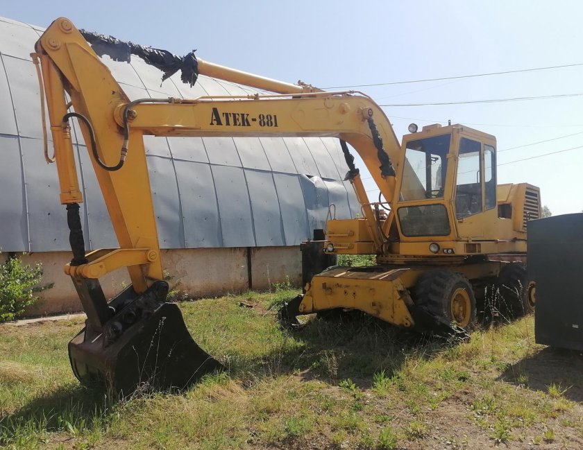 Экскаватор АТЕК 881