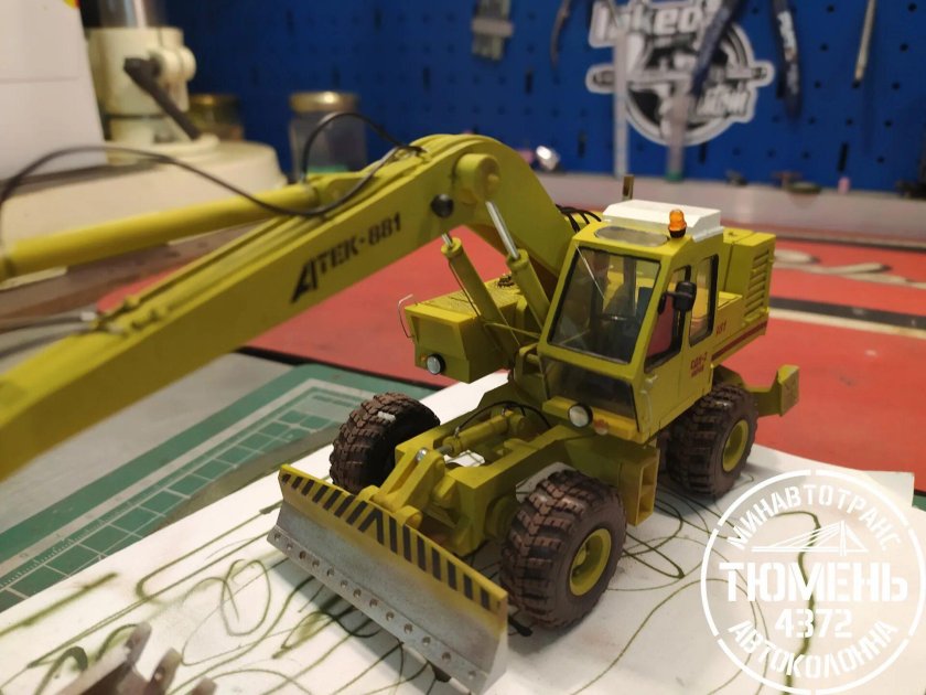 Экскаватор АТЕК 881