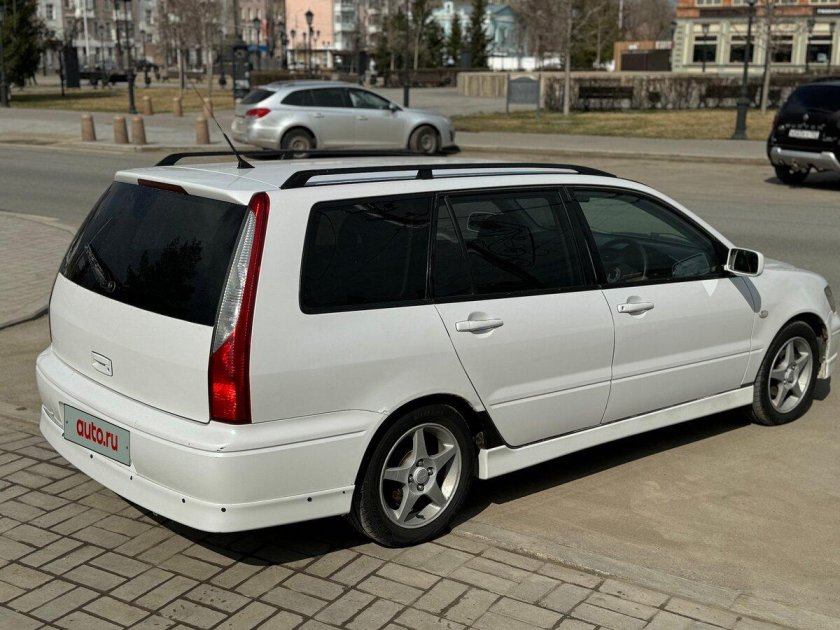 Mitsubishi lancer cedia 2001