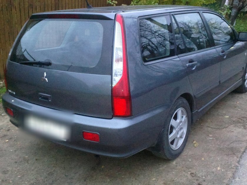 Митсубиси универсал 2000