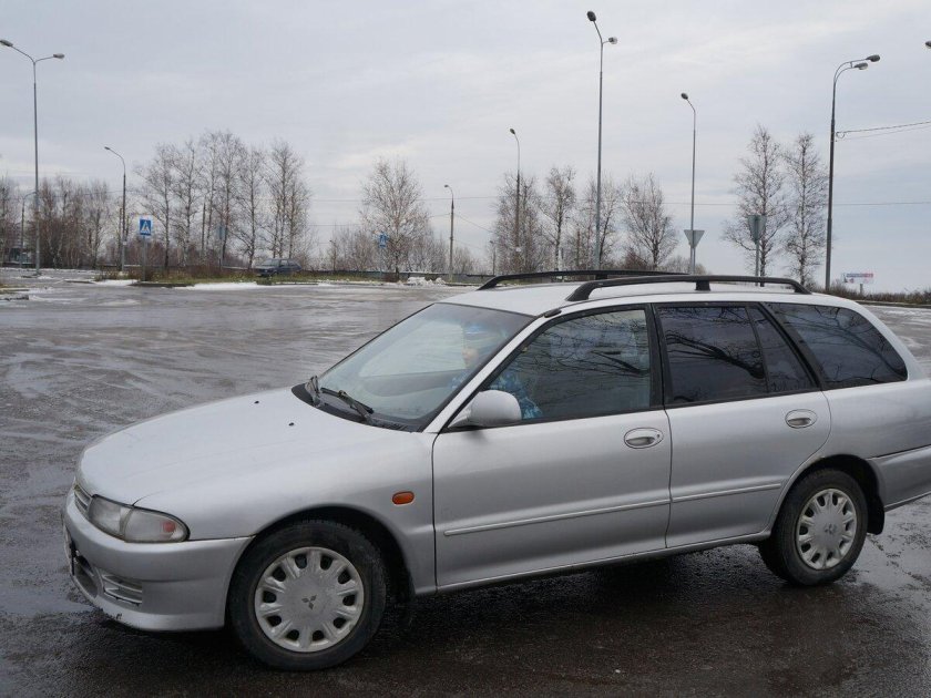 Mitsubishi Lancer 1999 универсал