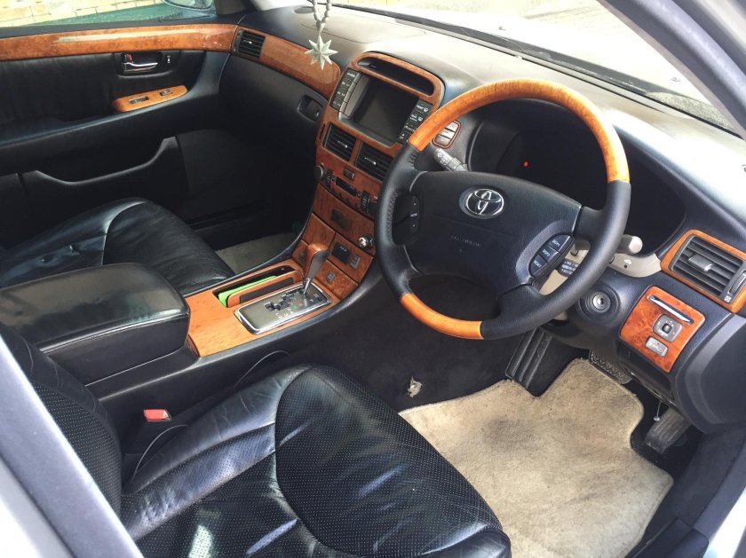 Toyota Celsior салон