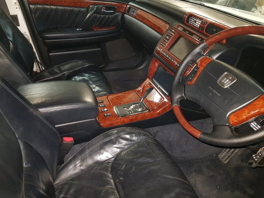 Crown Majesta s170 салон