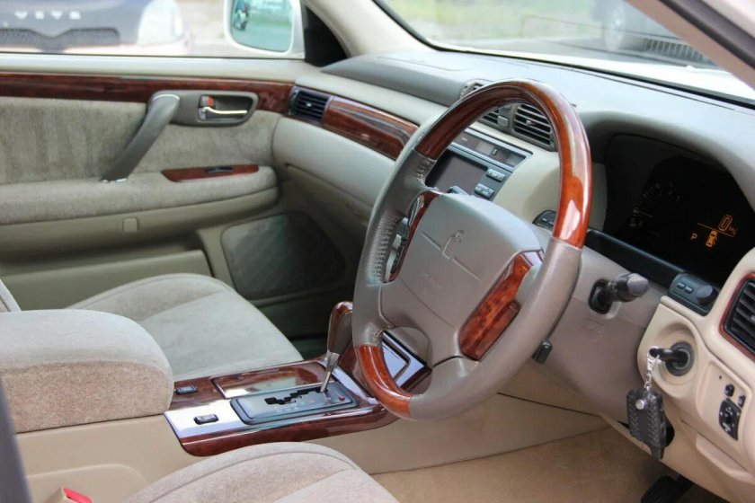 Toyota Crown Majesta s170