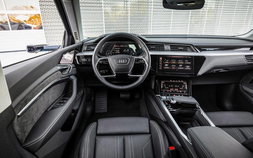 Audi e-tron 55 quattro салон
