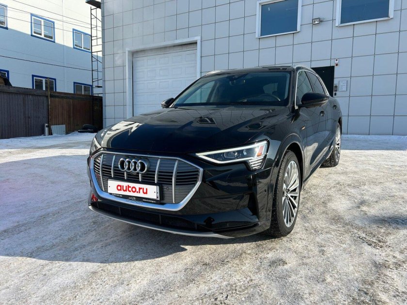 Черная ауди