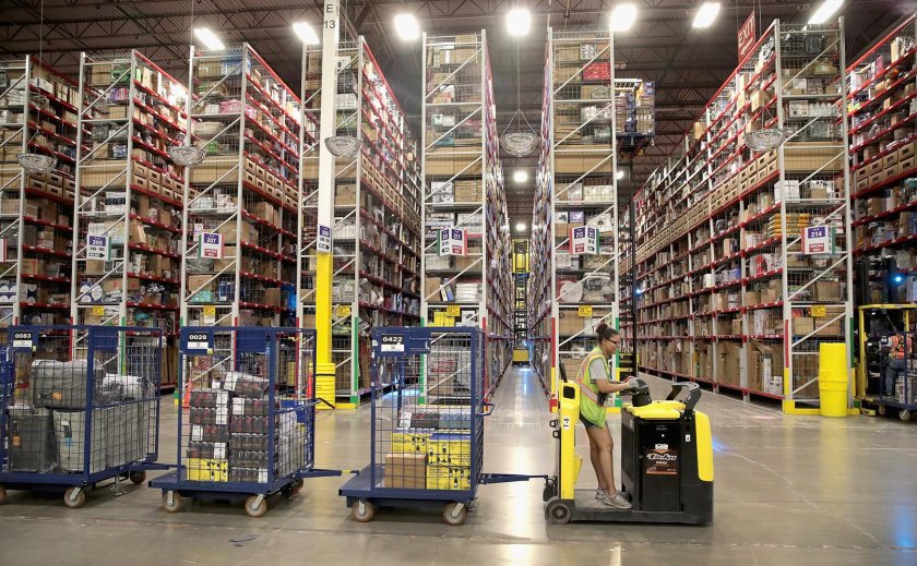 Склад Амазон в США