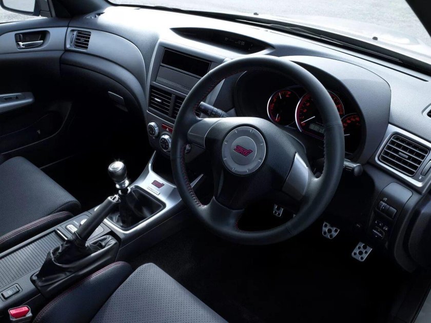 Салон Субару Импреза WRX STI 2010