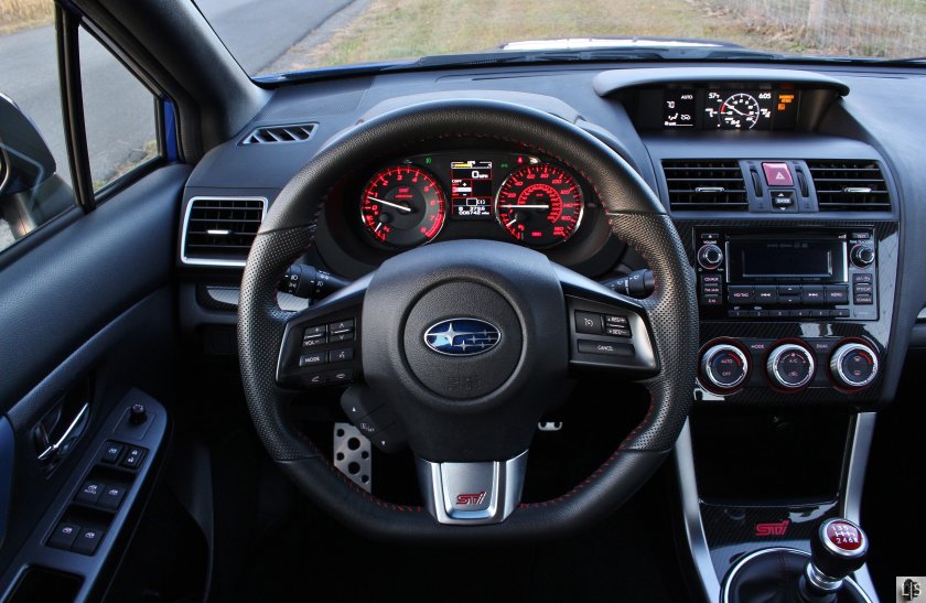 Subaru WRX STI салон