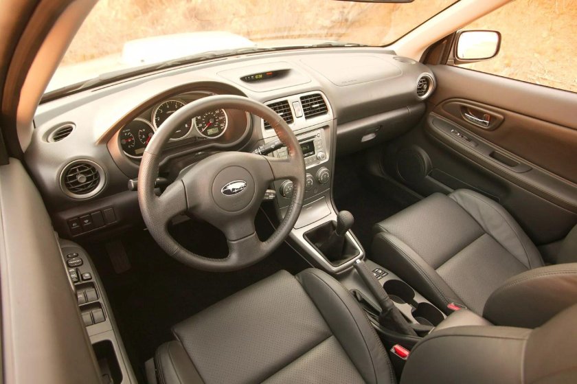 Subaru impreza 2005 седан салон
