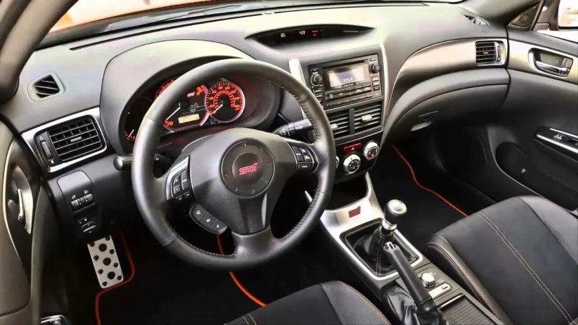 Subaru WRX STI салон