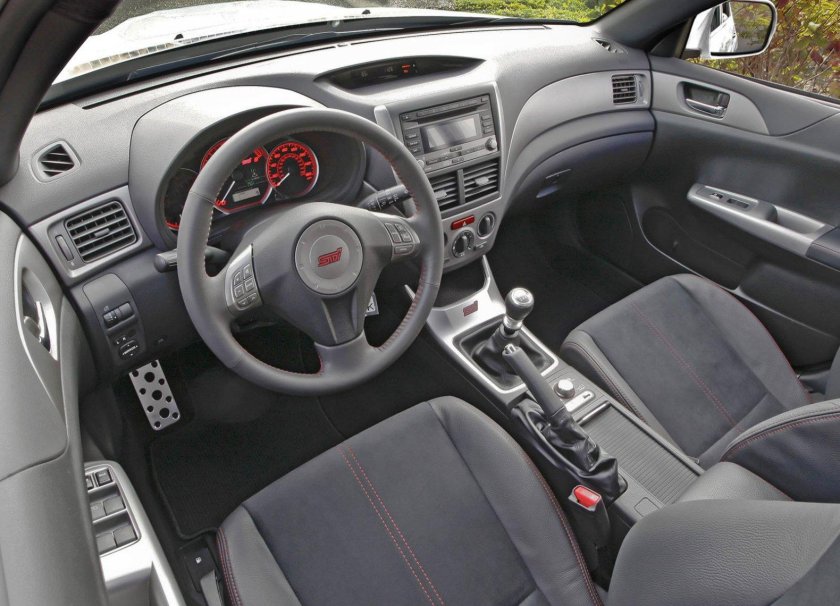 Subaru Impreza WRX STI салон