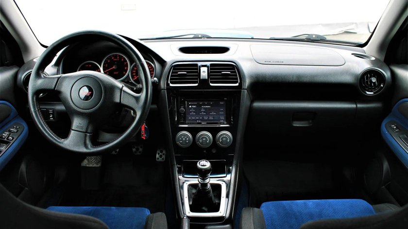 Subaru Impreza WRX STI 2006 салон