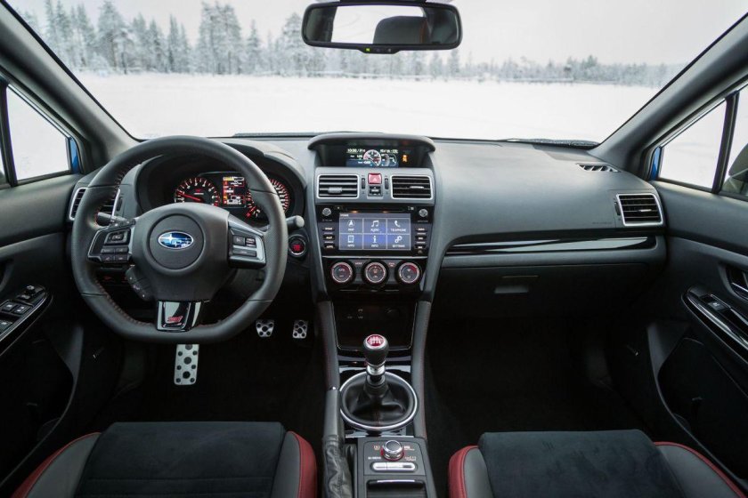 Субару WRX STI 2020 салон