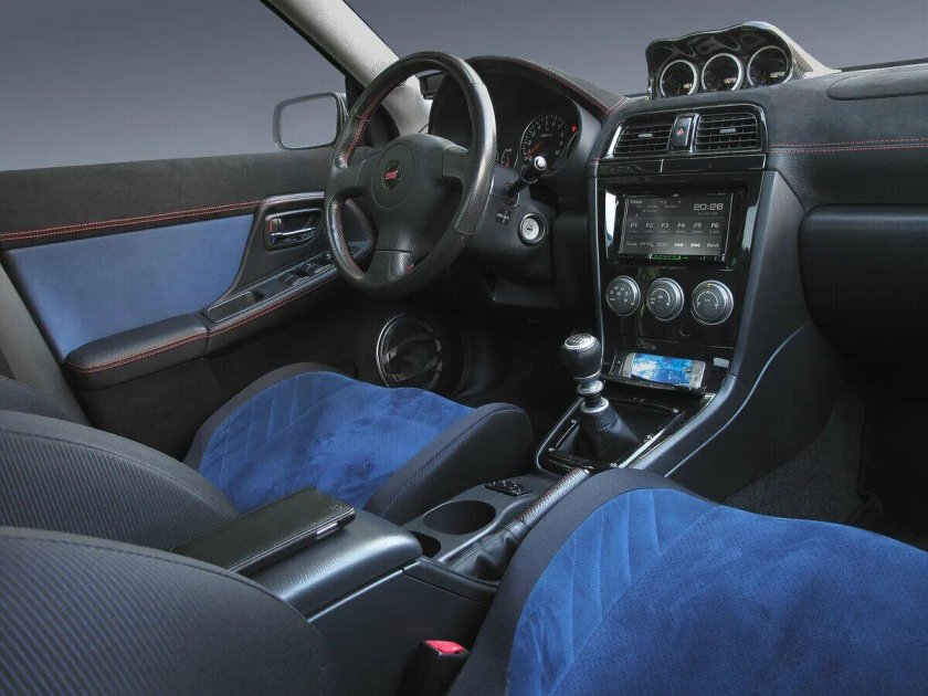 Subaru Impreza WRX STI 2004 салон