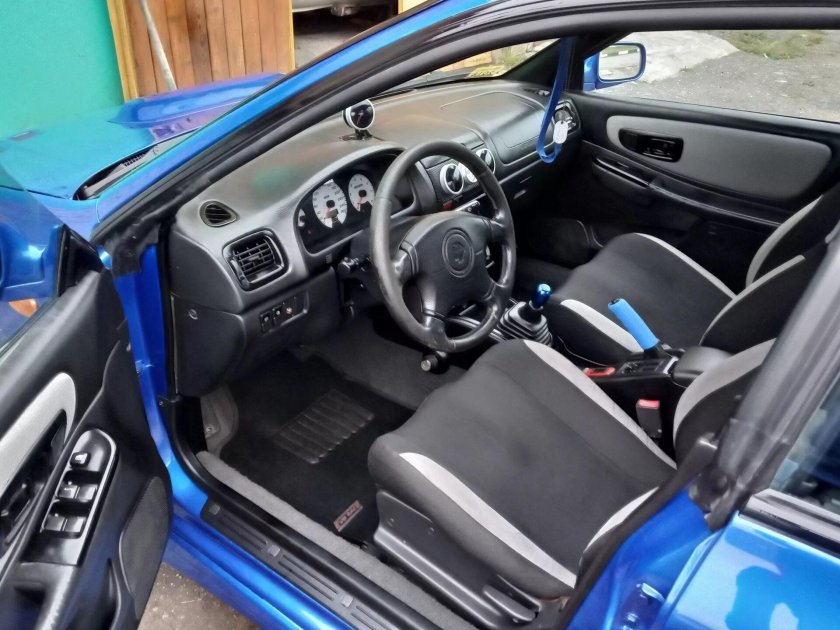 Subaru Impreza 2 салон
