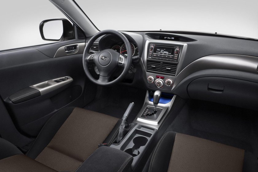 Субару Импреза хэтчбек 2007 салон