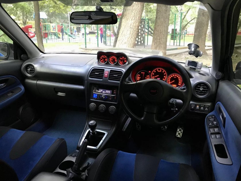 Subaru Impreza WRX STI 2005 салон
