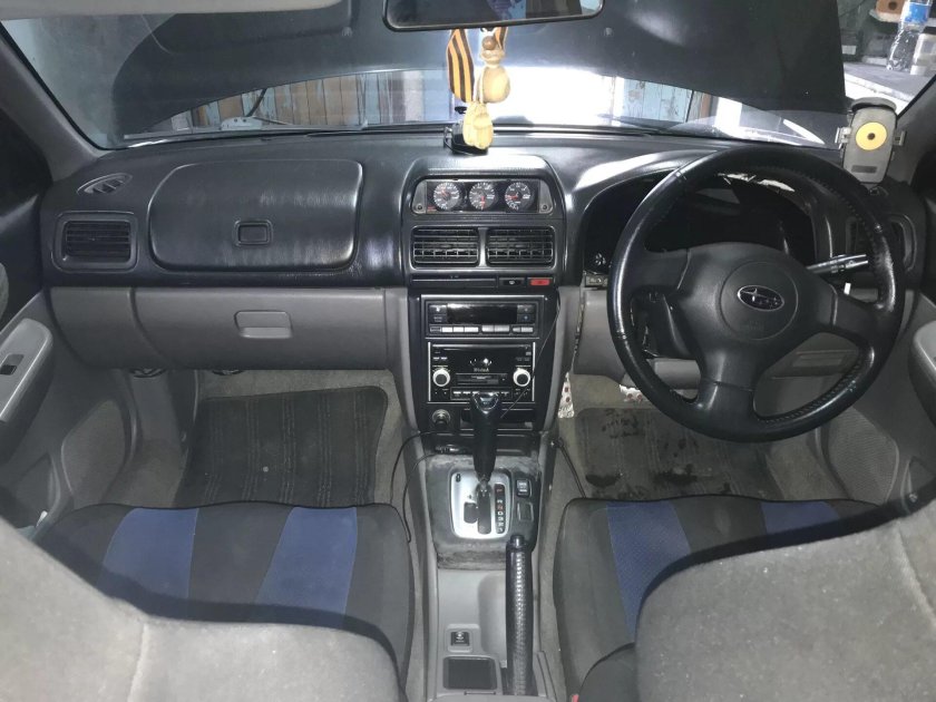 Subaru Impreza 2000 салон