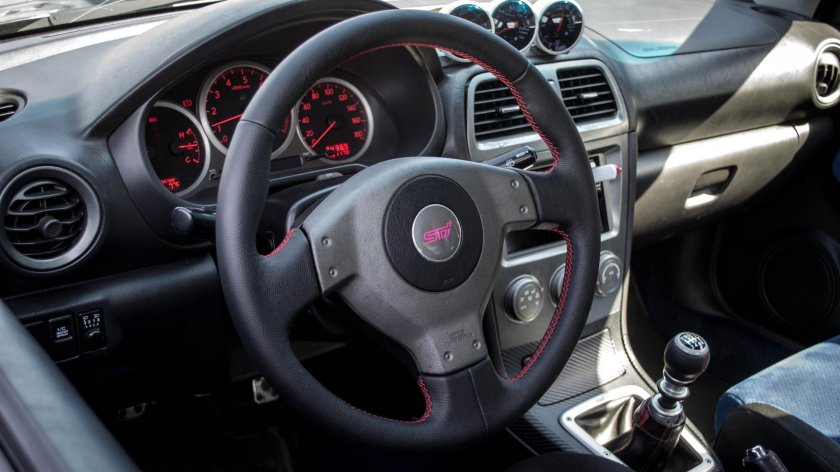 Subaru Impreza WRX STI салон