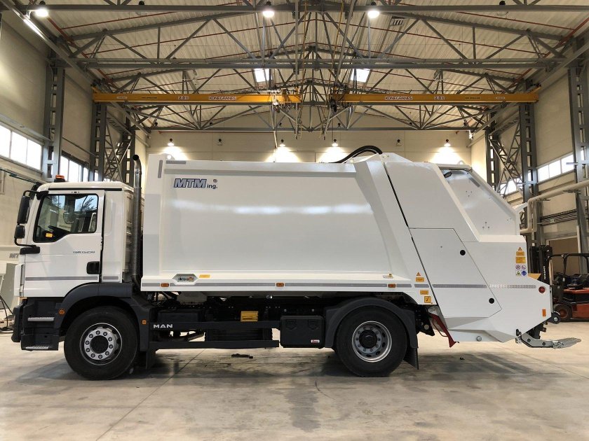 Мерседес Арокс мусоровоз