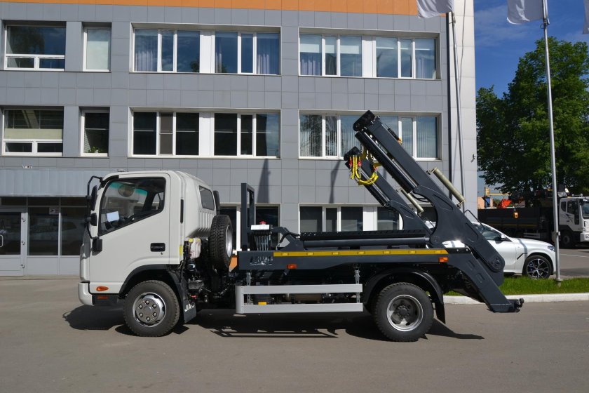 Портальный погрузчик бункеровоз на базе :JAC