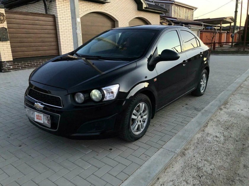 Шевроле Авео хэтчбек черный