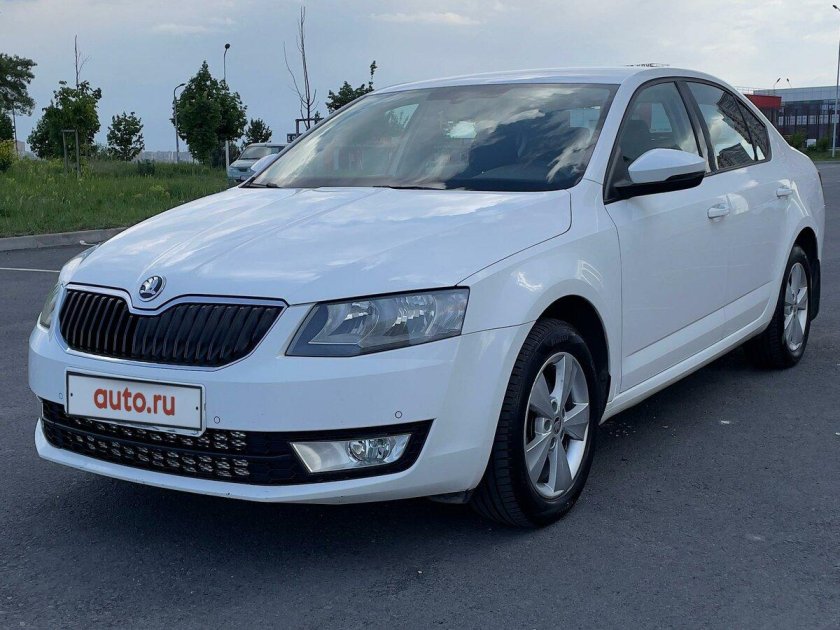 Белая шкода октавия