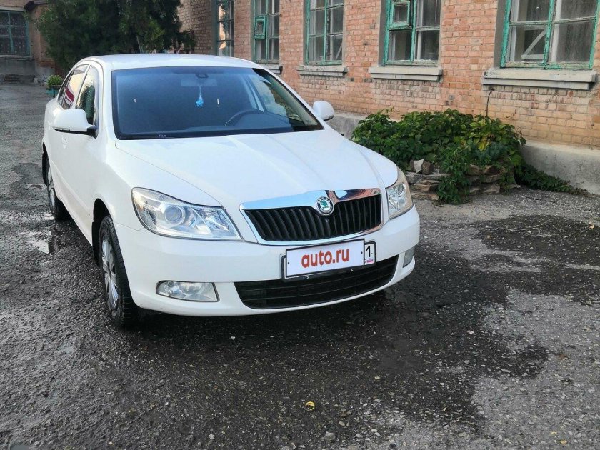 Шкода Октавия 2012 бежевый