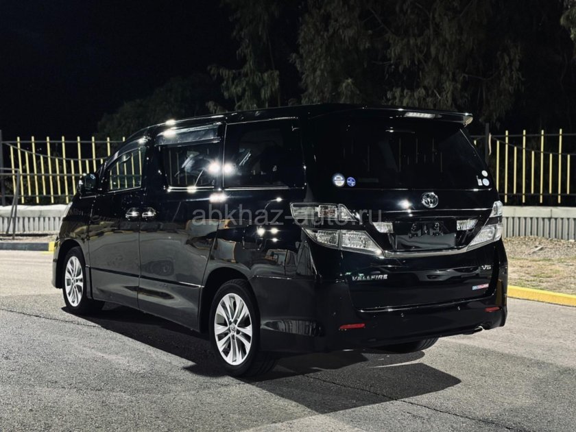 Минивэн Тойота альфард