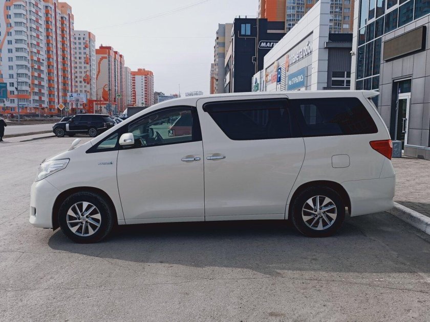 Toyota Alphard 2010