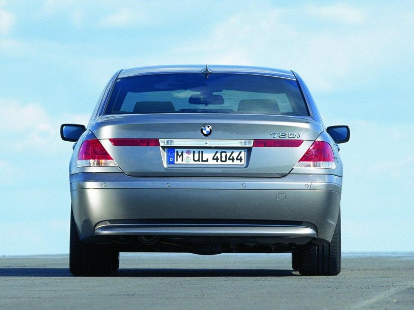 BMW 7 e65 зад