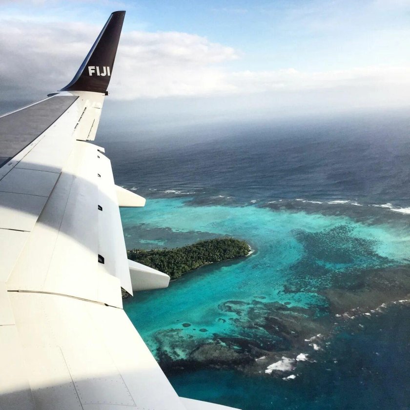 Вид с самолета на океан