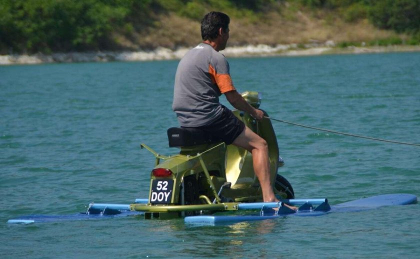 Скутер в озера