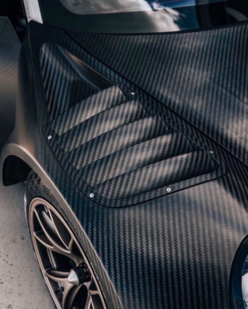 Mclaren 765lt carbon