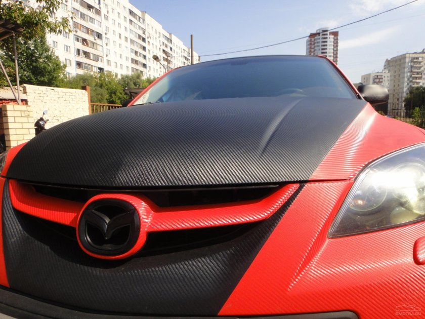 Мазда 6 в красной пленке карбон